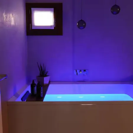 Luxury - Private Jacuzzi And Design