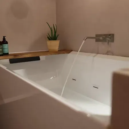 Apartman Luxury - Private Jacuzzi And Design