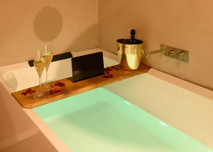 Apartment Luxury - Private Jacuzzi And Design