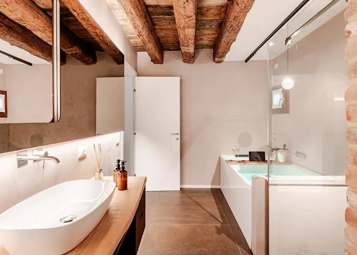 Luxury - Private Jacuzzi And Design Apartament Wenecja